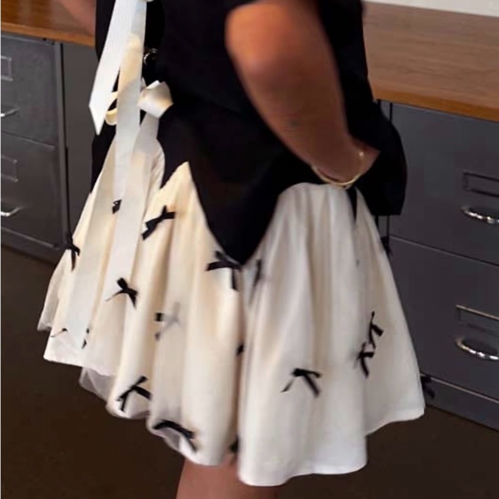 Never Fully Dressed bow mini skirt - Picture 2 of 3